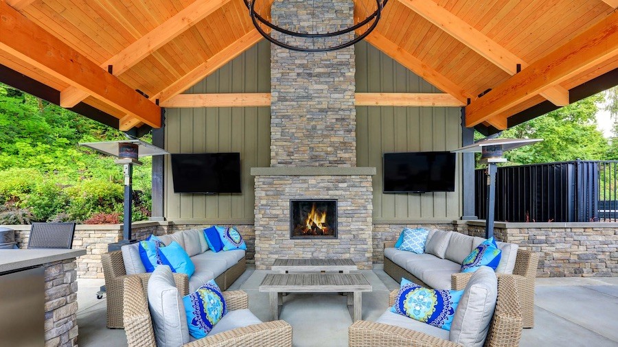 ideas-for-incorporating-tvs-into-your-outdoor-design